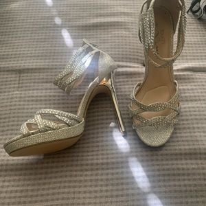 Touch Of Nina, gorgeous shoes. Size 6. Unworn